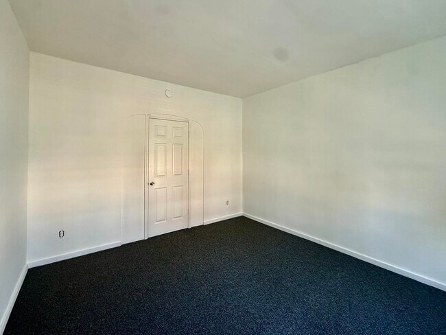 Building Photo - 157 Avenue C
