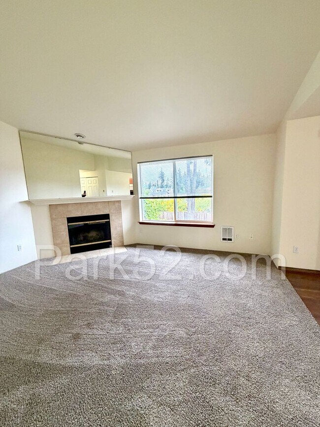 Building Photo - Puyallup Area 2 Bedroom 2nd Floor Apartment