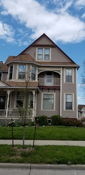 Front of house - 1562 E Irving Plz