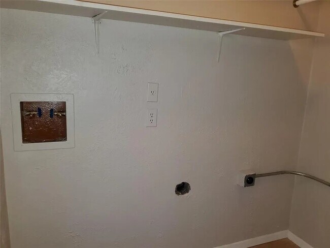 Building Photo - 5000 Milwee St