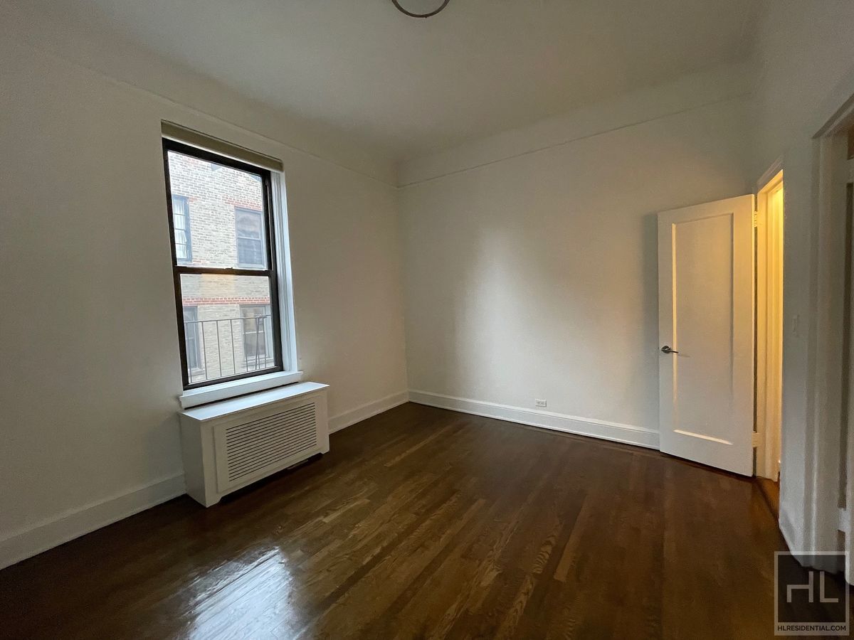 Building Photo - E 81st St