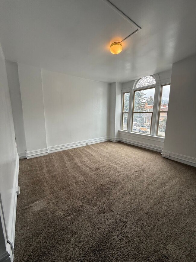 Building Photo - 227-229 S Washington