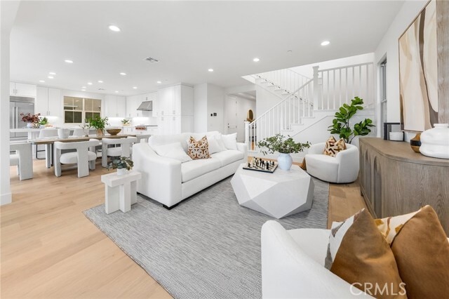 Building Photo - 206 Collino