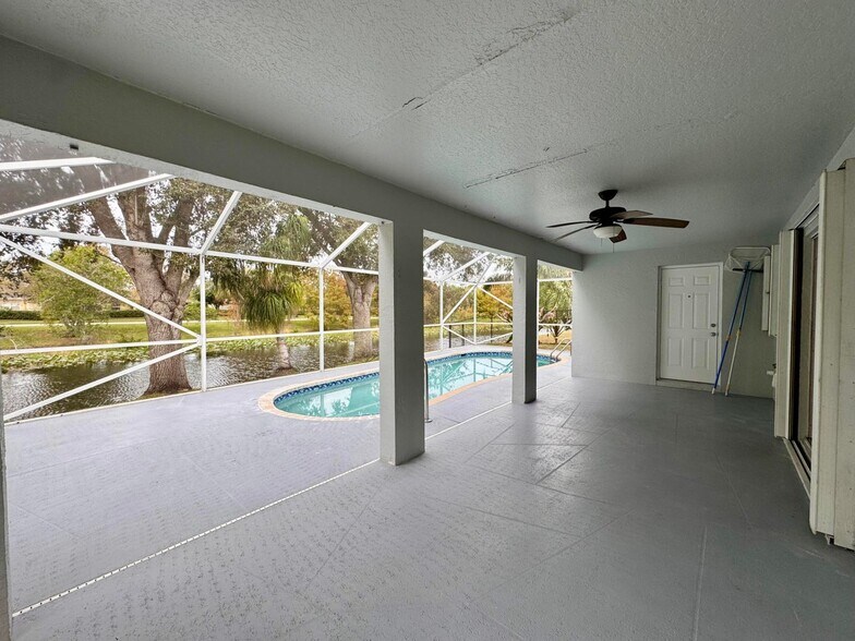 Building Photo - 1132 Hatteras Cir