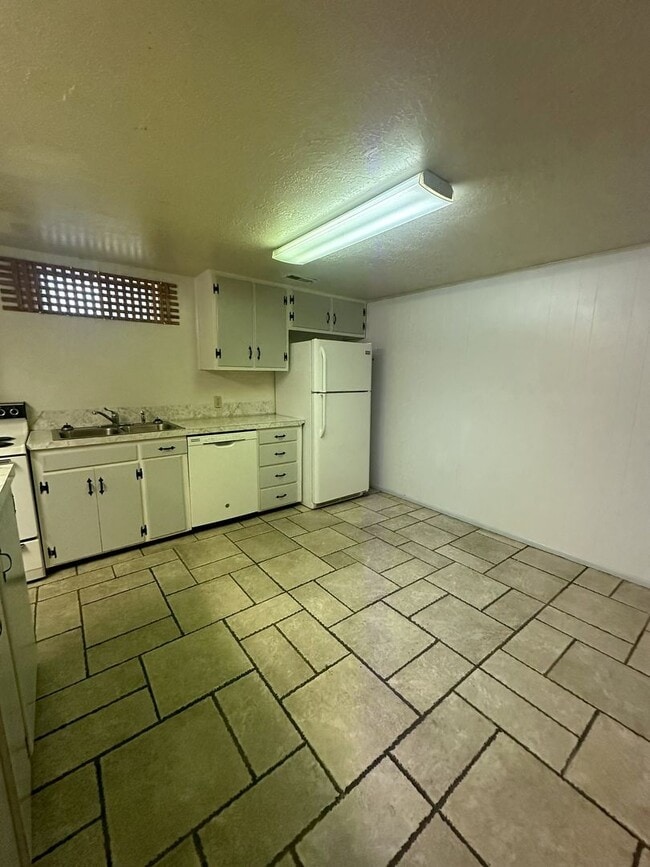 Building Photo - 3429 Quincy Ave