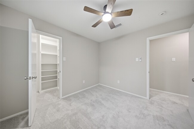 Building Photo - 21 Oldstream Ct