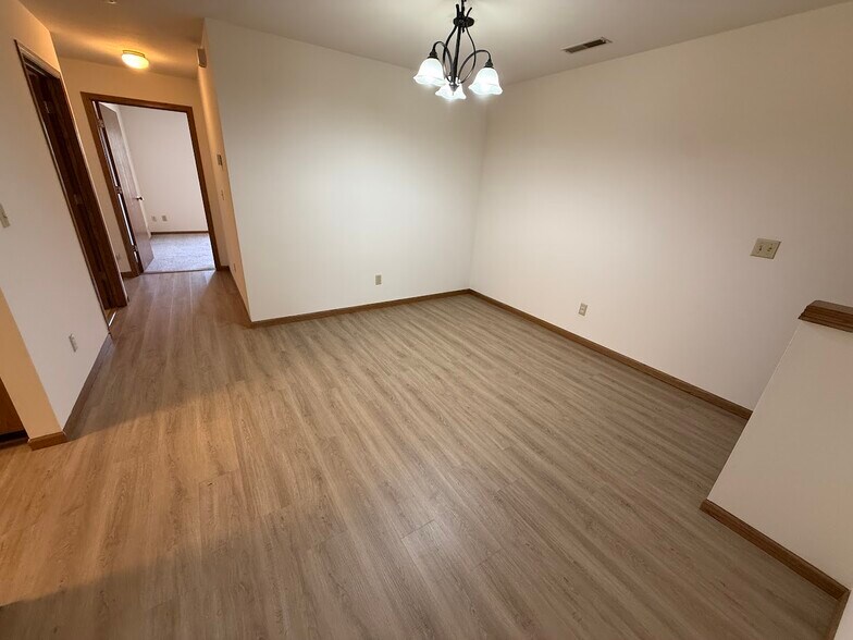 Building Photo - 1908 Fox Run