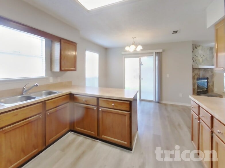 Building Photo - 6747 Long Meadow Cir S