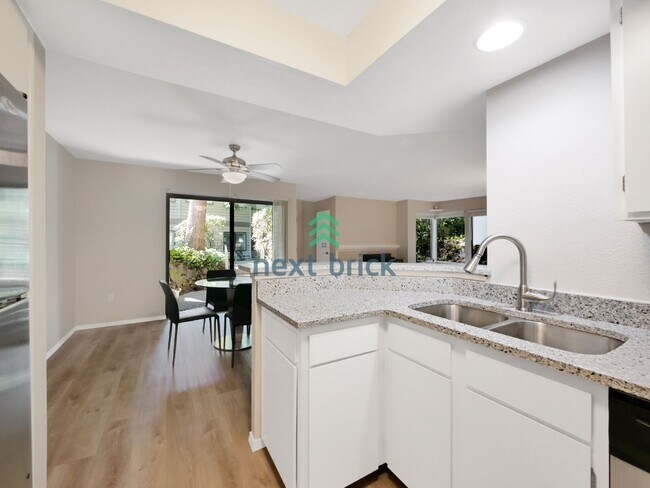 Building Photo - Spacious Private 2 Bed 2 Bath Condo for Rent!
