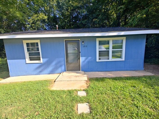 Private, quiet, SFR - 103 Blue Ln