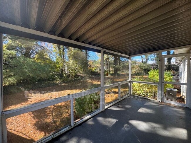 Building Photo - 1614 Brevard Rd