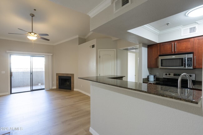 Building Photo - 2025 E Campbell Ave