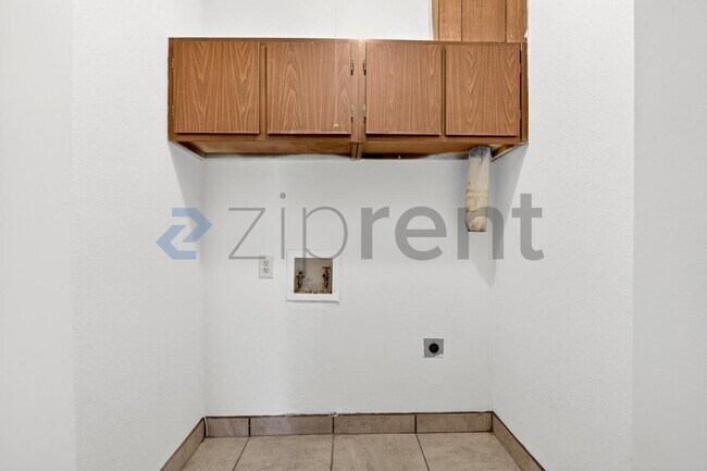 Building Photo - 3225 Crites St