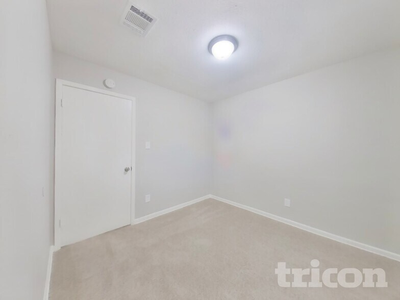 Building Photo - 11054 Spottswood Dr