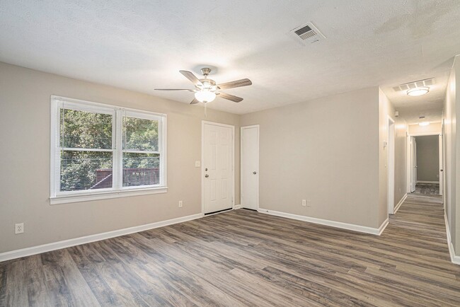 Building Photo - Fully Renovated 3BR/2BA in Forest Park!