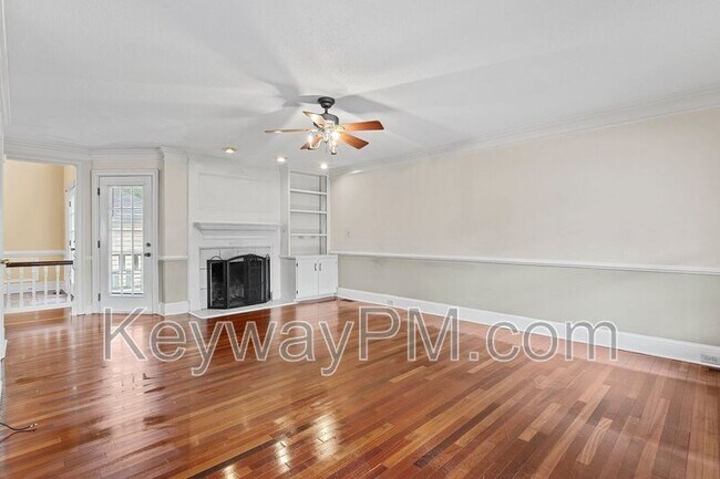 Building Photo - 15 Mulberry Ln