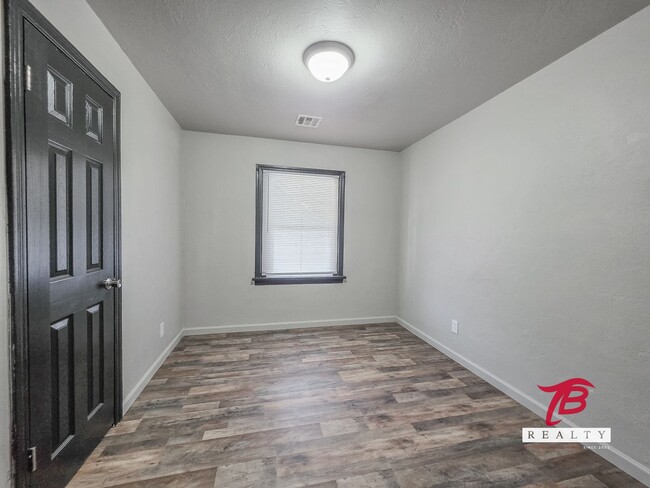 Building Photo - Cozy 3-Bedroom Home in NE OKC – Affordable & Ready for Move-In!