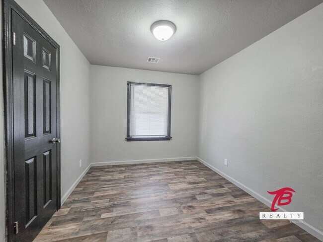 Building Photo - ozy 3-Bedroom Home in NE OKC – Affordable & Ready for Move-In!