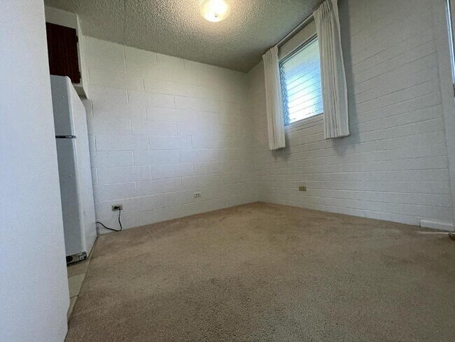 Building Photo - Hokulani Apts 1/1/1 pool, laundry