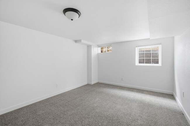 Building Photo - 3917 E Fairview Ave