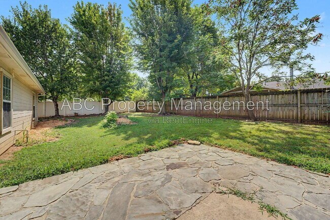 Building Photo - 3345 W Essex Dr