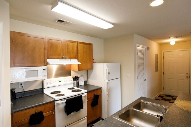 Building Photo - 100 Yellowstone Dr