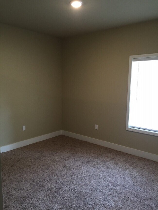 Building Photo - For Rent: Student Housing — Private 1BR/1BA Suite (TTU Students Only)