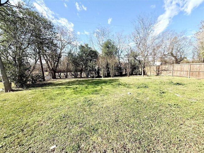 Building Photo - 14106 White Heather Dr