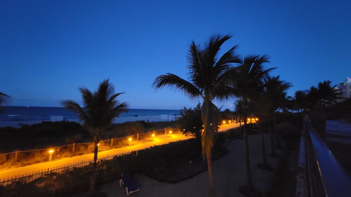 Building Photo - 6039 Collins Ave