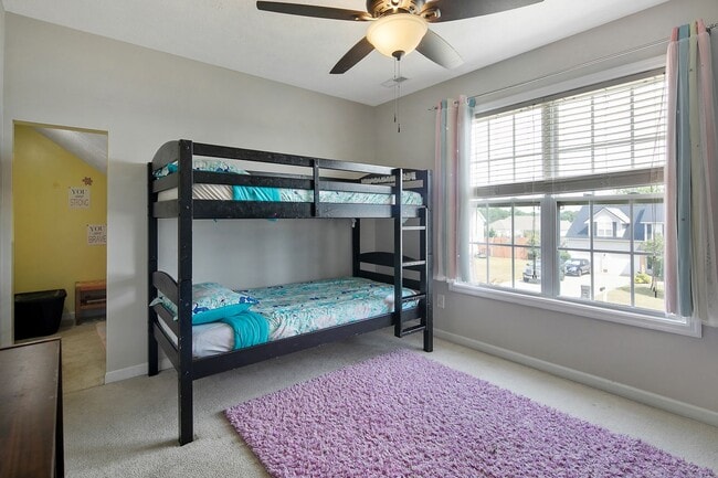 Building Photo - Stunning 4 Bed 3.5 Bath Home with Bonus Ro...