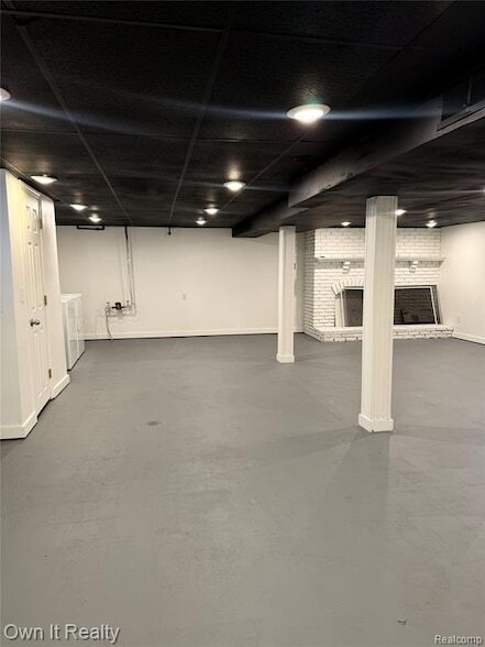 Building Photo - 641 E Brockton Ave