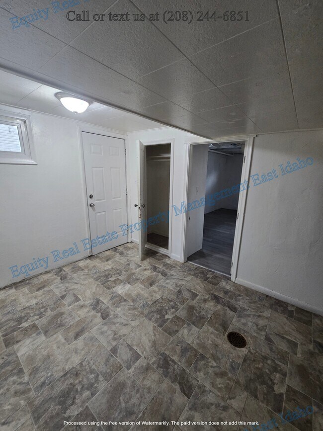 Building Photo - 555 N 13th Ave