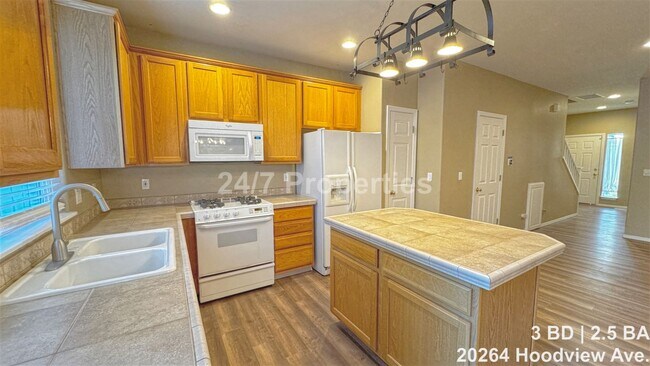 Building Photo - 20264 Hoodview Ave