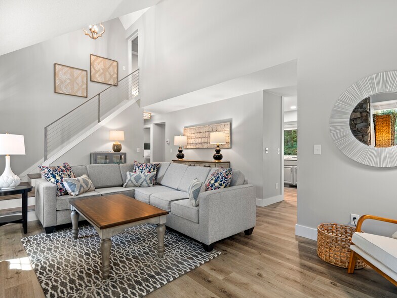 Building Photo - 28 Turnberry Dr