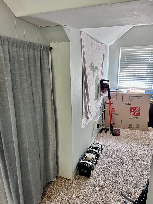 Building Photo - 410 Eureka Ave SE