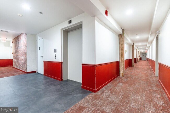 Building Photo - 303 Vine St