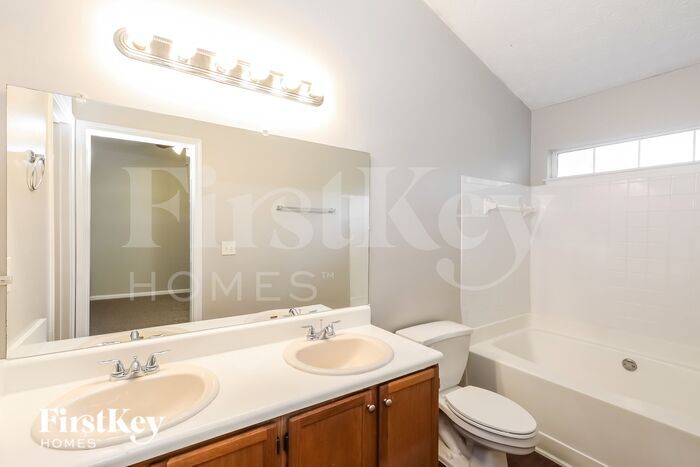 Building Photo - 7910 W Shore Cir