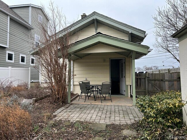 Building Photo - 1424 Smith Ave