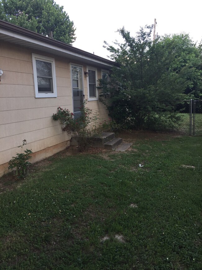 Building Photo - 2038 S Fairway Ave