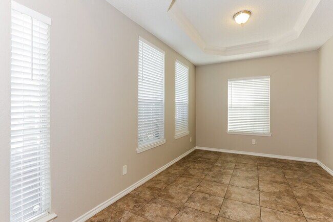 Building Photo - 433 Raintree Cir