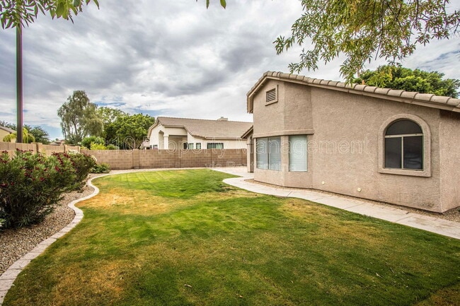 Building Photo - 1944 W Canyon Way