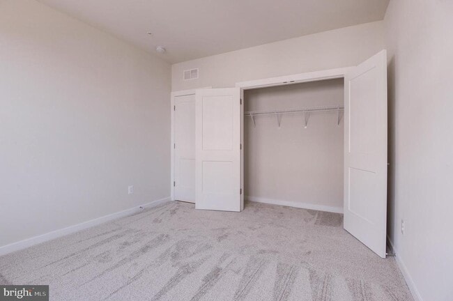 Building Photo - 43798 Middleway Ter