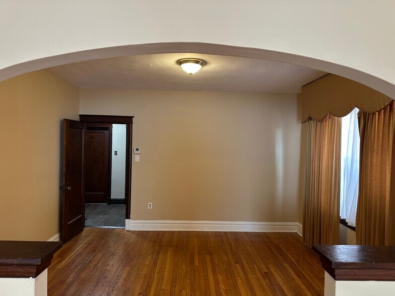 Dining room view unit 1 - 4947 Cote Brilliante Ave