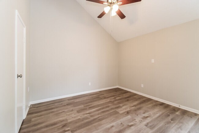 Building Photo - 6511 Gleneagles Dr