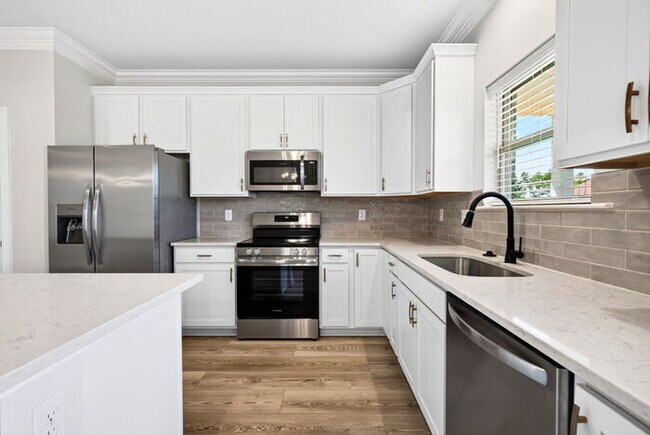 Building Photo - 7719 Claymont Cir