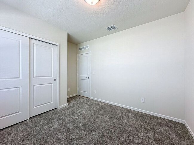 Building Photo - Tohoqua Beauty!