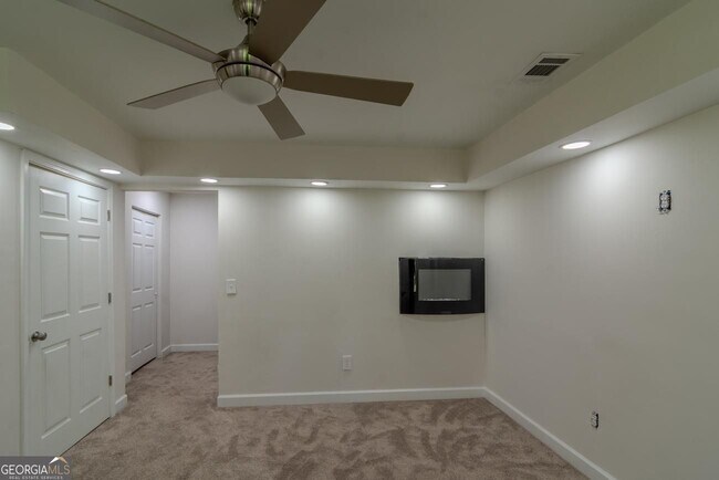 Building Photo - 28 Greystone Ridge