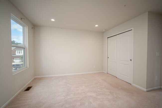 Building Photo - 2825 Dillon Dr