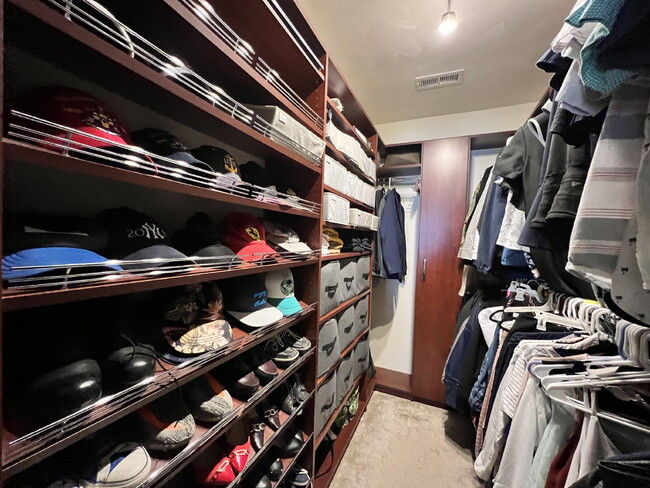 Building Photo - Spacious 4 bedroom home with POOL in sought after neighborhood and schools.