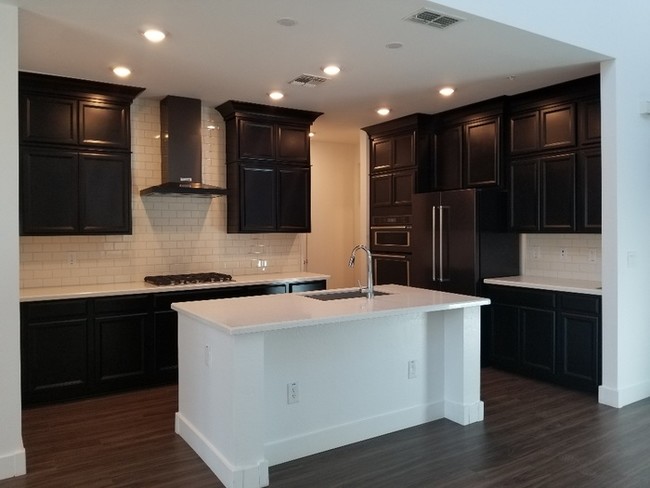 Building Photo - AMAZING TOWNHOME IN MCQUEEN AND OCOTILLO